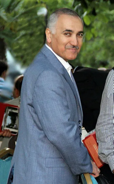 son-dakika-fetocu-adil-oksuzun-kuzeni-ali-emre-oksuz-teror-orgutune-uye-olmak-sucundan-6-yil-3-ay-hapis-cezasina-carptirildi-1608037900396.jpg SON DAKİKA: FETÖ'cü Adil Öksüz'ün kuzeni Ali Emre Öksüz terör örgütüne üye olmak suçundan 6 yıl 3 ay hapis cezasına çarptırıldı-4