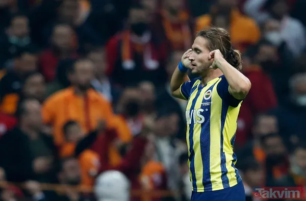 Galatasaray-Fenerbahçe derbisinde acı olay! Crespo'nun golüne dayanamadı hayatını kaybetti - 19