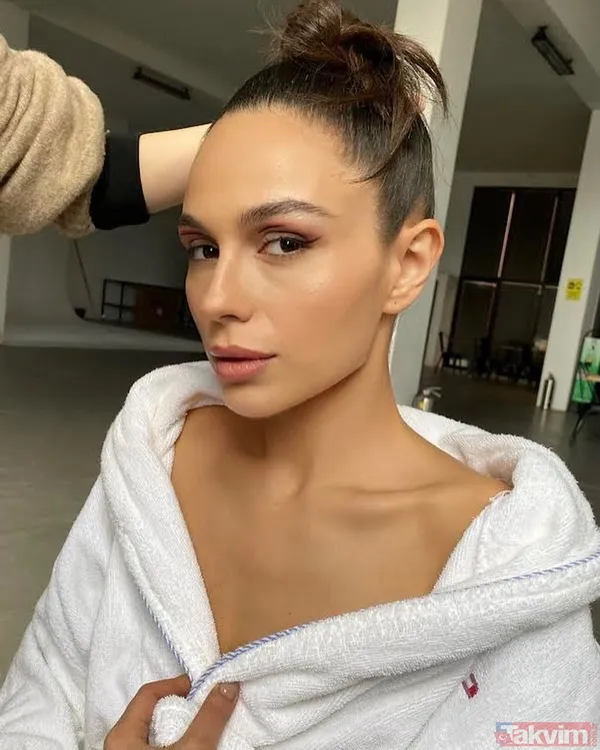 Annenin Sırrıdır Çocuk Meryem’i Selin Yeninci bornozlu pozlarıyla gündemde! İbrahim Tatlıses’in hayran kaldığı Selin ortalığı salladı - 8