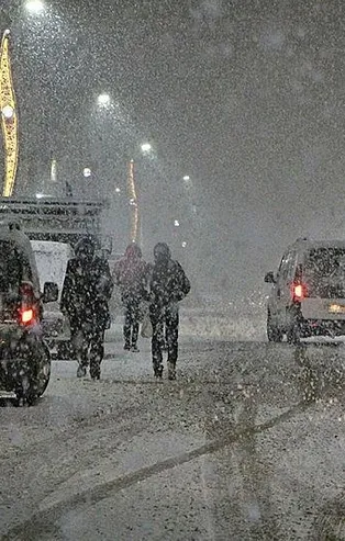 İstanbul'a son dakika kar uyarısı: Meteoroloji'den yeni hava durumu raporu! O ilde okullar tatil edildi