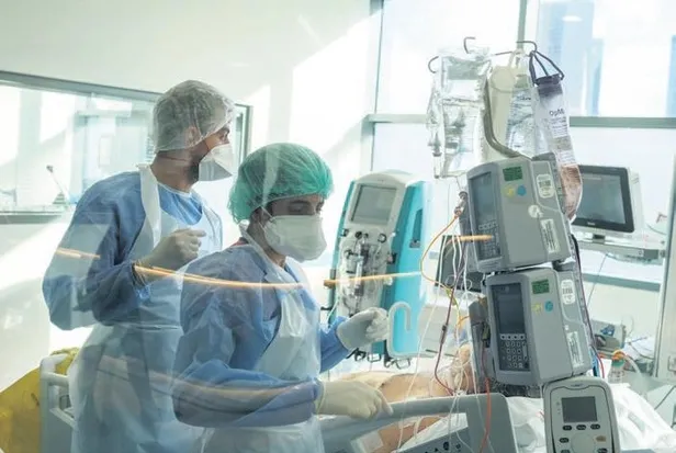 hasta-bakicilar-olumu-goze-aldi-gunluk-800-tlden-covid-19lu-bakmaya-basladi-koronavirus-haberleri-1607898061549.jpeg Hasta bakıcılar ölümü göze aldı: Günlük 800 TL’den Covid-19’lu bakmaya başladı | Koronavirüs haberleri-2