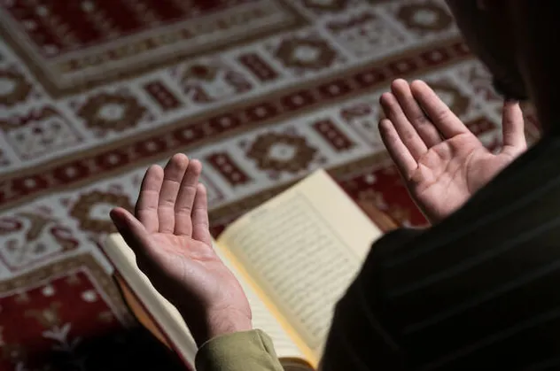 Rüyada dua eden birini görmek iyiye mi işaret? Rüyada dua okumak nasıl yorumlanır?