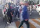 Çarptığı kadının başından ayrılmadı