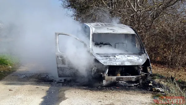 Alkollü sürücü aracını kora dönen ateşin üzerine park etti aracı alev aldı - 1