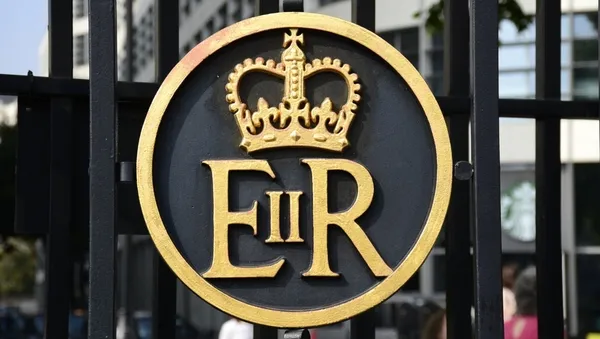 70-yil-sonra-gelen-degisim-iste-yeni-kraliyet-sembolu-1664259060558.jpg 70 yıl sonra gelen değişim: İşte yeni Kraliyet sembolü-7