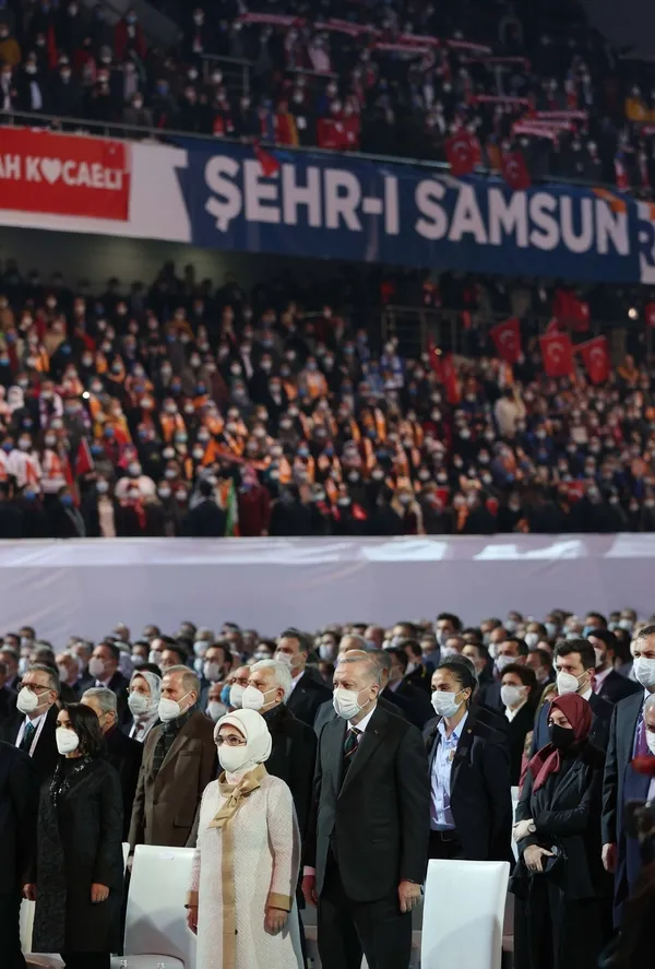 son-dakika-baskan-recep-tayyip-erdogan-ak-parti-7-olagan-buyuk-kongresindeki-konusmasina-fatiha-suresinin-mealini-okuyarak-basladi-81-ili-selamladi-1616581051653.jpg SON DAKİKA: Başkan Recep Tayyip Erdoğan AK Parti 7. Olağan Büyük Kongresi'ndeki konuşmasına Fatiha Suresi'nin mealini okuyarak başladı! 81 ili selamladı-12