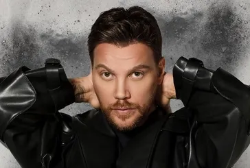 Elini uzatmaya devam