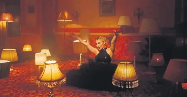 Taklitçi Selena
