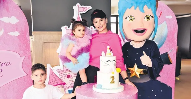 Almeda Abazi ile Tolgahan Sayışman'ın kızı Alina iki yaşına bastı! | İki çocuğa bakmanın zorluklarını anlatan Abazi: 'Şımarık..."