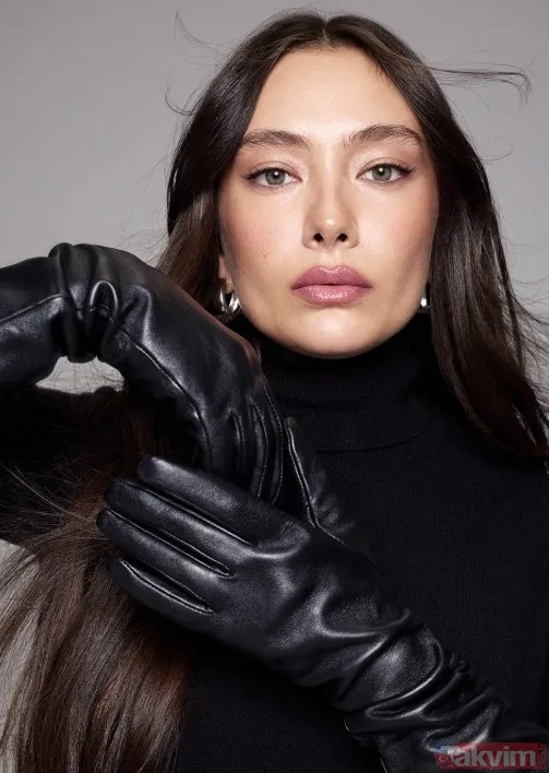 Neslihan Atagül'den yeni ayna pozu: Ünlü oyuncu doğal tarzıyla beğeni topladı - 9