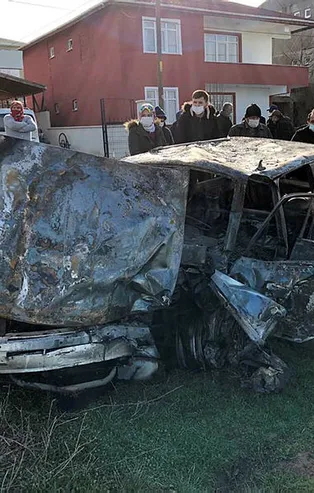 Tekirdağ'da korkunç kaza! Minibüsle çarpışan otomobil alev aldı