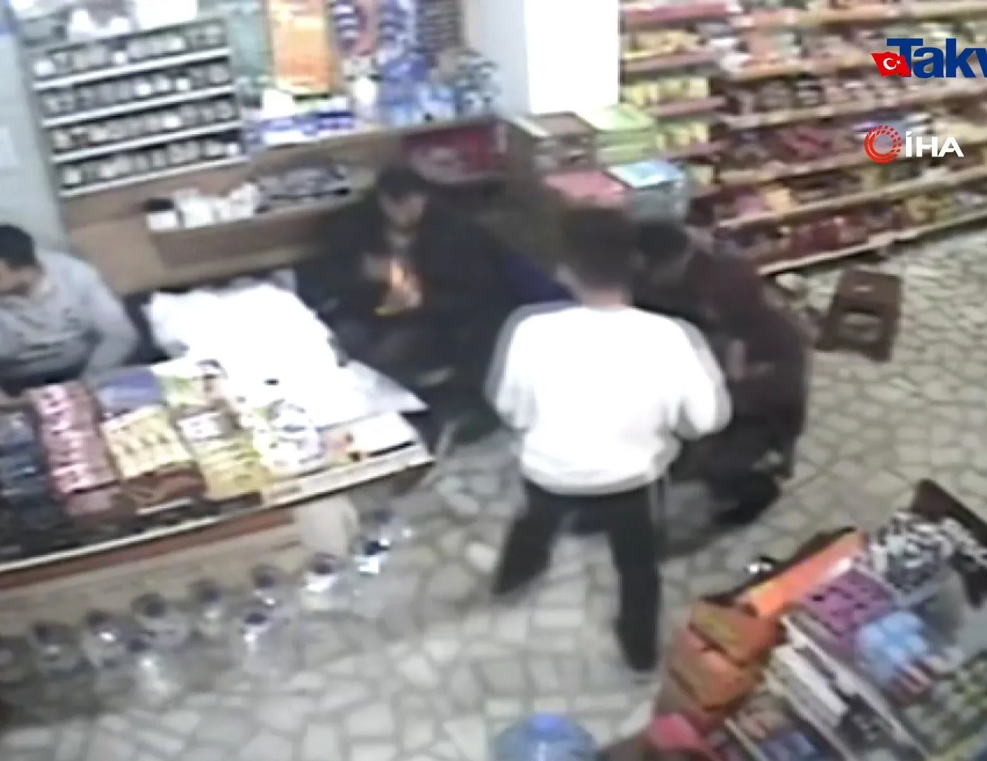 Kolonyalı şaka yapayım derken kuzenini yakıyordu