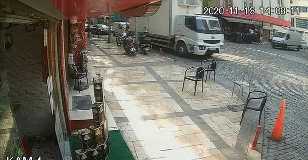 Son dakika: Denizli'de korkunç kaza: Sürücüsü kriz geçiren kamyonet ışıklarda bekleyen 3 aracı ezdi
