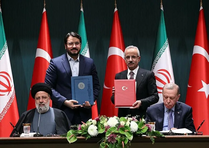 10-yeni-anlasmanin-imzalari-atildi-baskan-erdogan-ve-iran-cumhurbaskani-reisi-ortak-basin-aciklamasi-terorle-m-1706114342064.jpeg
