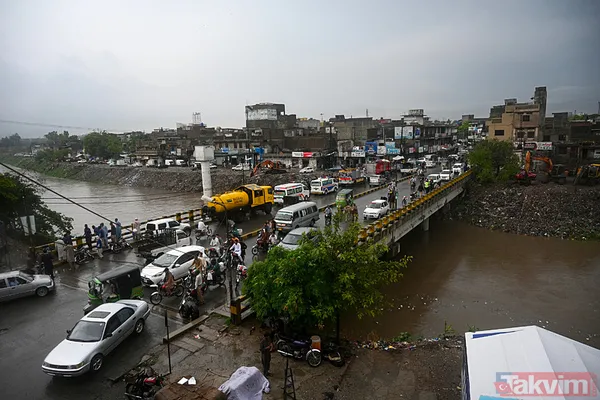 Pakistan’ı muson yağmurları vurdu! Ani sellerde 14 kişi öldü: Yetkililerden kritik uyarı - 3