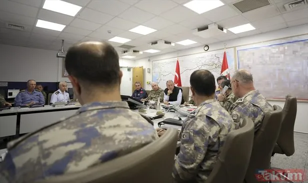 Milli Savunma Bakanı Akar harekat merkezinde