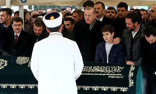 Eski mesai arkadaşına son görev! Tabuta omuz verdi-4