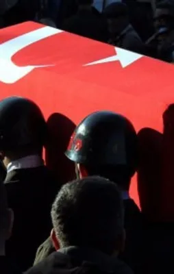 Diyarbakır'da askere alçak saldırı