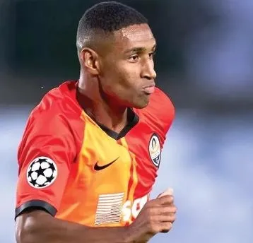 tam-imzalar-atilacak-derken-galatasaraydan-teteye-rest-menajeri-yuksek-komisyon-isteyince-1691528578115.jpeg Tam imzalar atılacak derken Galatasaray'dan Tete'ye rest! Menajeri yüksek komisyon isteyince...-1