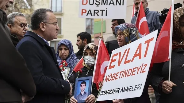 adalet-bakani-bozdagdan-diyarbakir-annelerine-cagri-kilicdaroglundan-yavrularinizi-isteyin-1680289691332.jpg