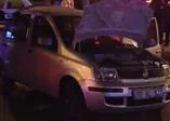 İzmir'de otomobil refüjdeki direğe çarptı: 1 ölü, 2 yaralı