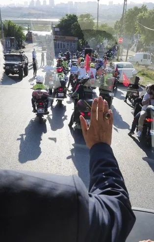 Binali Yıldırım'a motosikletlilerden sürpriz