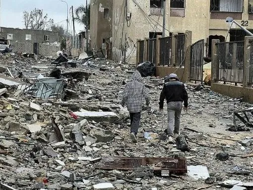 gigi-hadid-israilin-organ-ve-deri-hirsizligi-yaptigini-paylasti-yine-hedef-oldu-yahudi-lobisi-tarafindan-kompl-1701215459327.jpeg Gigi Hadid İsrail’in organ ve deri hırsızlığı yaptığını paylaştı! Yine hedef oldu: Yahudi lobisi tarafından "komplo teorileri yaymakla" itham edildi-2