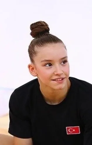 Survivor 2021 Ayşe Begüm Onbaşı kimdir? Kaç yaşında? Nereli? Evli mi?