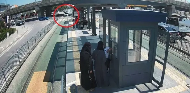 Kocaeli’nin İzmit ilçesinde tramvay yolunda akılalmaz kaza!-2