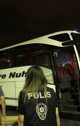 Yolcu otobüsünde akılalmaz olay! Şoför kapıları kilitledi...