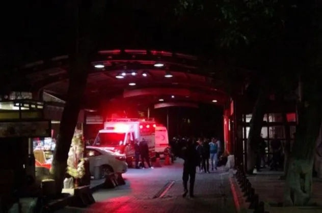 İzmir Buca'da 'yol verme' kavgasında kan aktı! 2'si ağır, 4 yaralı...