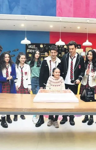 ATV'nin sevilen dizisi Kardeşlerimden milyonluk sevinç