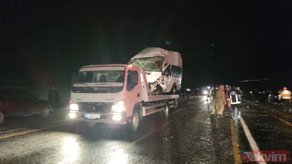 Van'da feci kaza! İşçi minibüsü ile otomobil çarpıştı: Çok sayıda yaralı... - 10