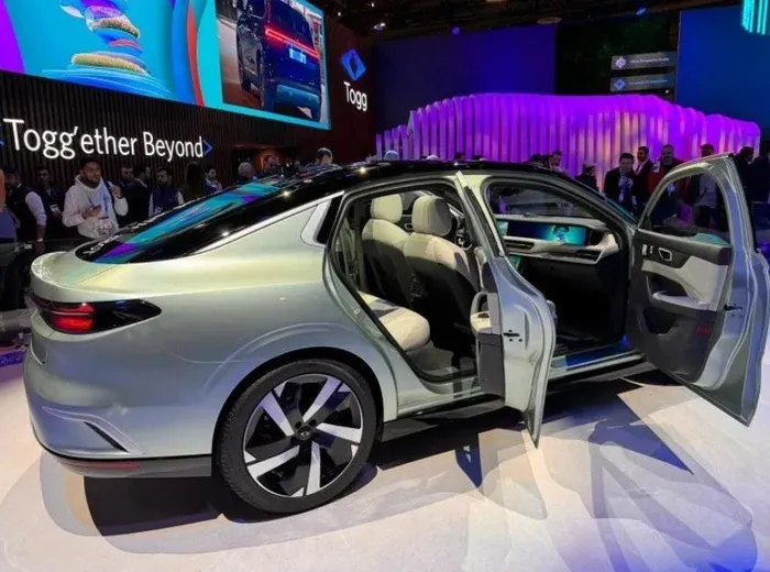 turkiyenin-yerli-ve-milli-otomobili-toggun-yeni-modeli-gorucuye-cikti-iste-ilk-goruntuler-1704831070334.jpeg İşte T10F'den ilk görüntüler | Türkiye'nin yerli ve milli otomobili Togg dünya sahnesinde! Yeni modelin özellikleri neler? Ne zaman yollarda olacak?-10