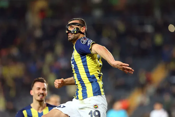 ozel-haber-i-fenerbahceli-serdar-dursun-11-yil-sonra-bir-ilke-imza-atti-1646816944610.jpg