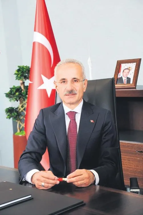 ulastirma-ve-altyapi-bakani-abdulkadir-uraloglu-duyurdu-bogazlarda-yeni-tarife-basliyor-1688158903333.jpeg Boğazlardan gemi geçişinde zamlı tarife başlıyor! Bakan Uraloğlu: Geçiş ücreti 4,42 dolar olarak uygulanacak-2