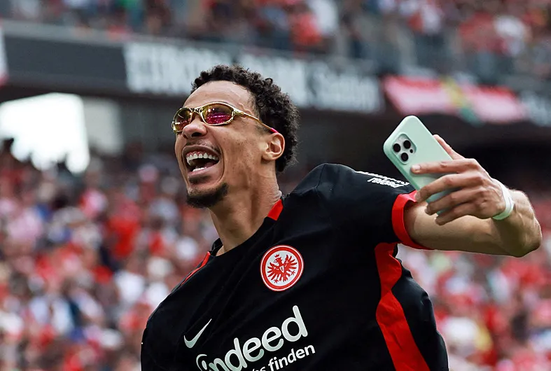 Hugo Ekitike rekor bonservisle Liverpool’da