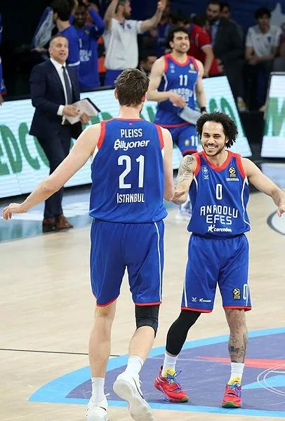 son-dakika-anadolu-efes-olimpia-milanoyu-yenerek-seride-durumu-3-1-yapti-ve-final-foura-yukseldi-1651174607915.jpeg Son dakika: Anadolu Efes, Olimpia Milano'yu yenerek seride durumu 3-1 yaptı ve Final-Four'a yükseldi-3