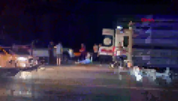 Adana'da feci kaza! TIR pikaba arkadan çarptı: 2 ölü