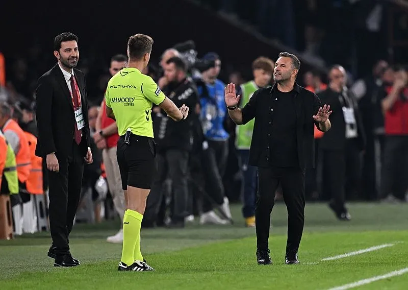 galatasarayda-trabzonspor-yenilgisi-sonrasi-okan-buruk-tepkisi-1789903522207.jpeg Galatasaray'da Okan Buruk çıkışı! Yönetimden eleştiri-6