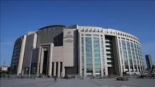 CHPli Barış Yarkadaş isyan etti: 22 yaşında bir çocuğun 2 milyar 100 milyon TLlik ihale alabilmesi mümkün değil.