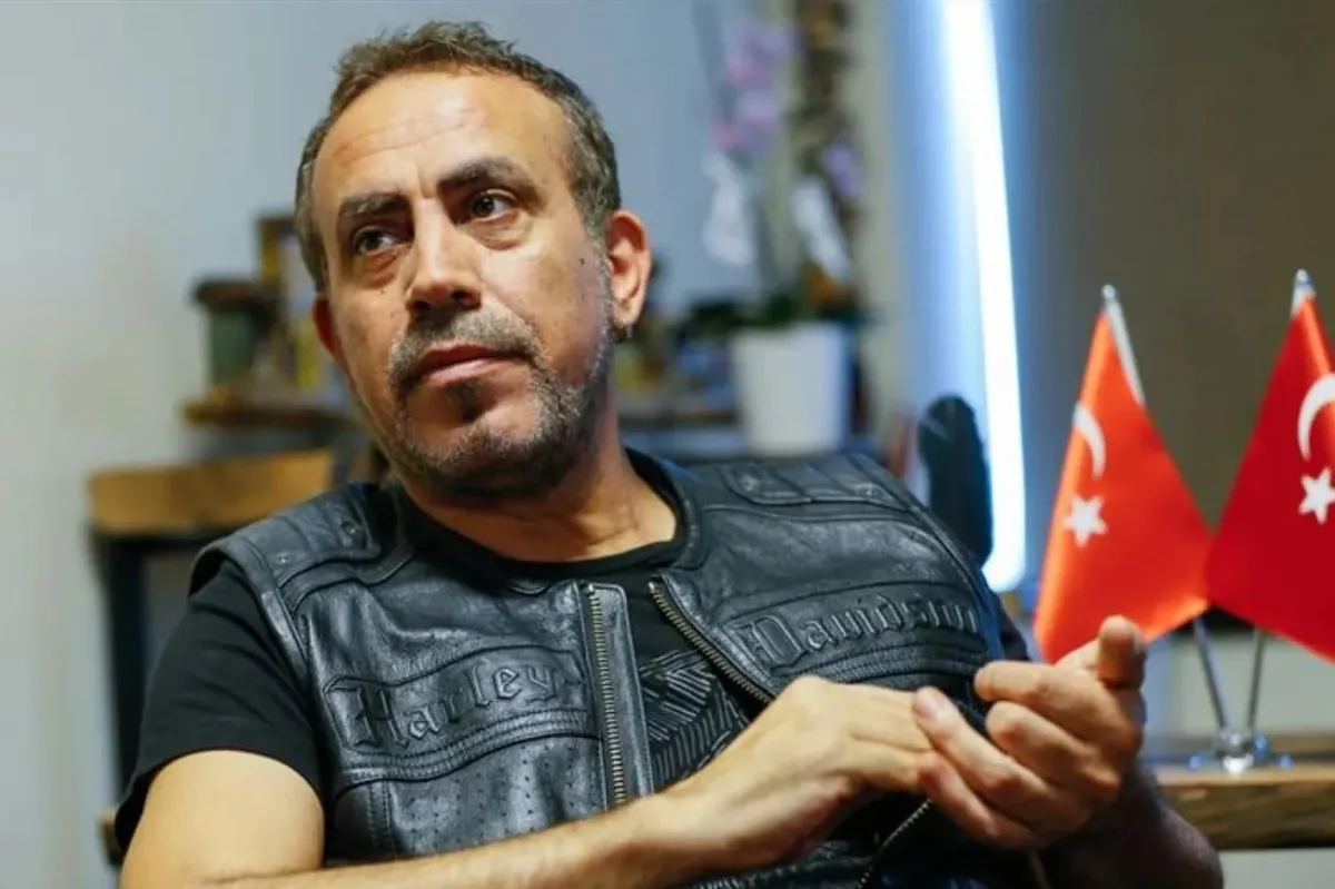 iki-cihanda-ellerimiz-ahbapin-yakasinda-1784416519926.jpeg Depremzedeler konuştu: Ahbap propagandası yapan, Haluk Levent'i yücelten ve devleti karalayan isimler yargılanmalı-8