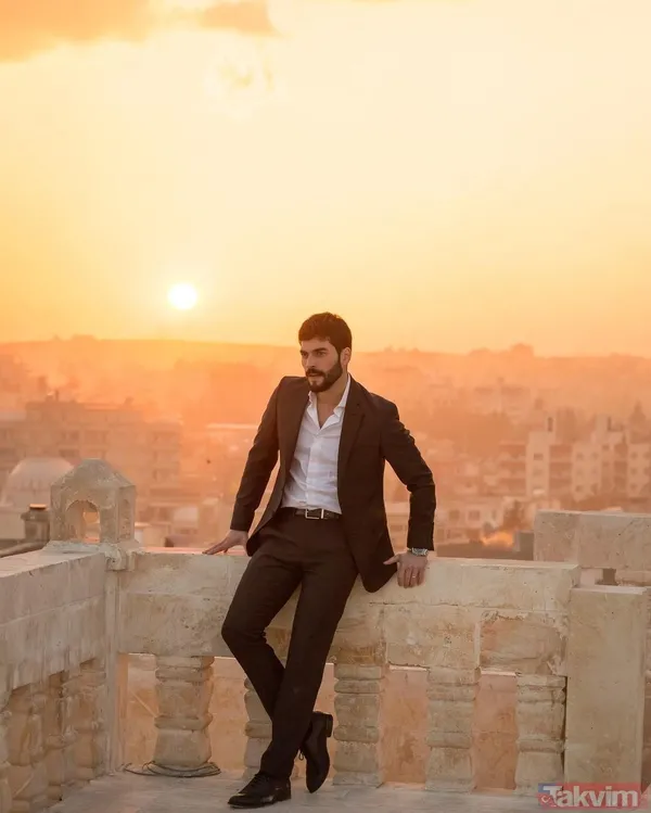 Tuzak’ın Umut’u Akın Akınözü’nün annesi bakın kim! Duyan inanamadı! Bensu Soral’ın partneri meğer o ünlü oyuncunun oğluymuş... - 4