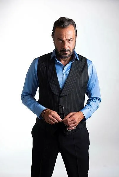 karizmasiyla-dillerde-bir-zamanlar-cukurovanin-fekelisi-hakkindaki-gercek-hayrete-dusurdu-kerem-alisik-gercekte-1609707847055.jpeg Karizmasıyla dillerde! Bir Zamanlar Çukurova'nın Fekeli'si hakkındaki gerçek hayrete düşürdü! Kerem Alışık gerçekte...-4