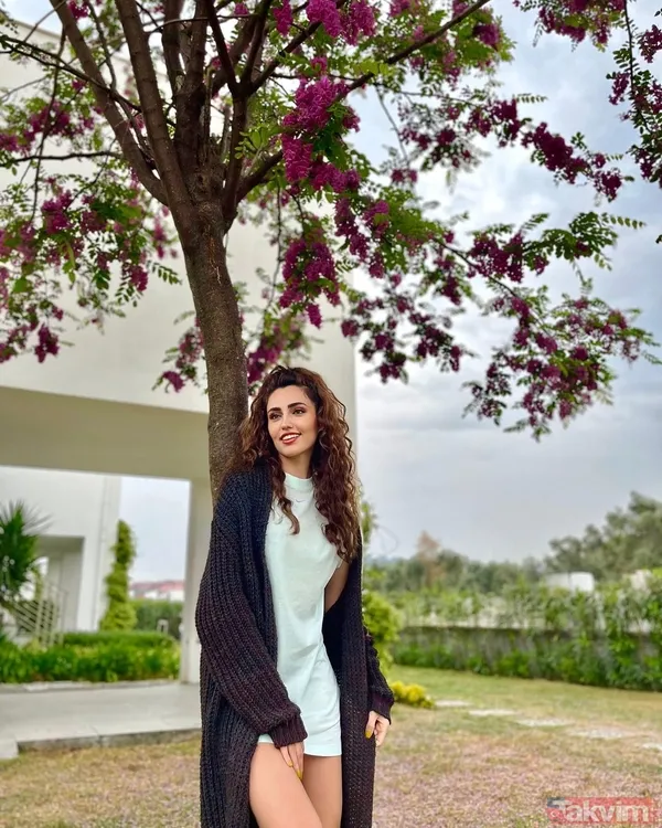 Bir Zamanlar Çukurova’nın Gülten’iydi! Selin Genç kırmızılar içinde paylaştı! Süper minisiyle uzaklara daldı! Ortalığı kasıp kavurdu - 6