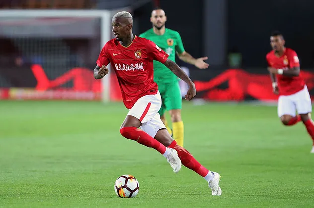 Galatasaray ve Beşiktaş'a Talisca transferinde dev rakip! Mourinho gözüne kestirdi
