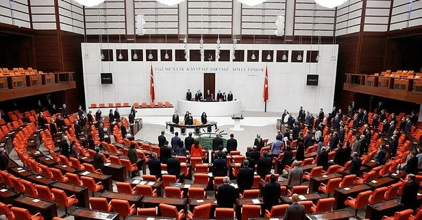 Geçen hafta hayatını kaybeden Markar Esayan için TBMM Genel Kurulunda saygı duruşu