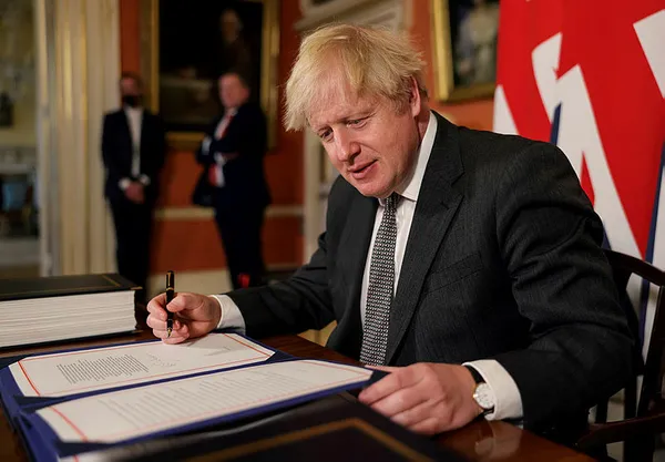 ingiltere-basbakani-boris-johnson-ab-ile-birlesik-krallik-arasindaki-ticaret-anlasmasini-imzaladi-harika-bir-baslangic-olacak-1609360964204.jpg