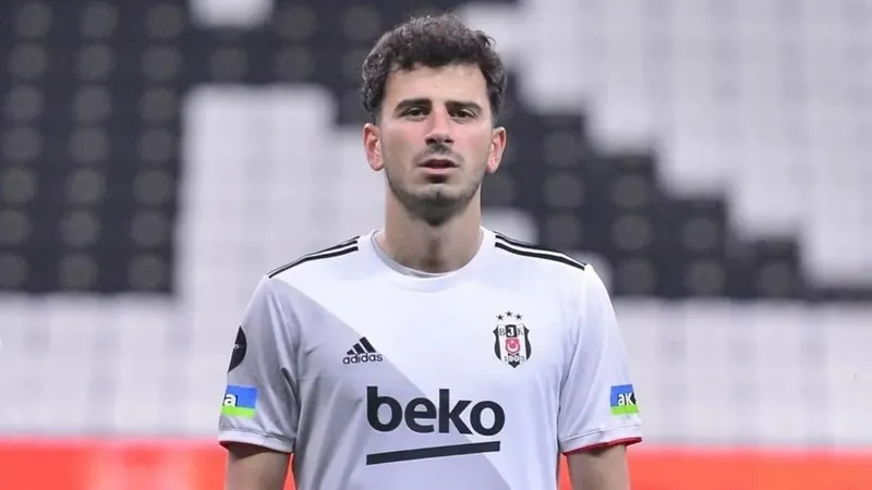 oguzhan-ozyakup-kimdir-kac-yasinda-nereli-oguzhan-ozyakup-futbolu-birakti-mi-hangi-takimlarda-oynadi-1724685868224.jpeg