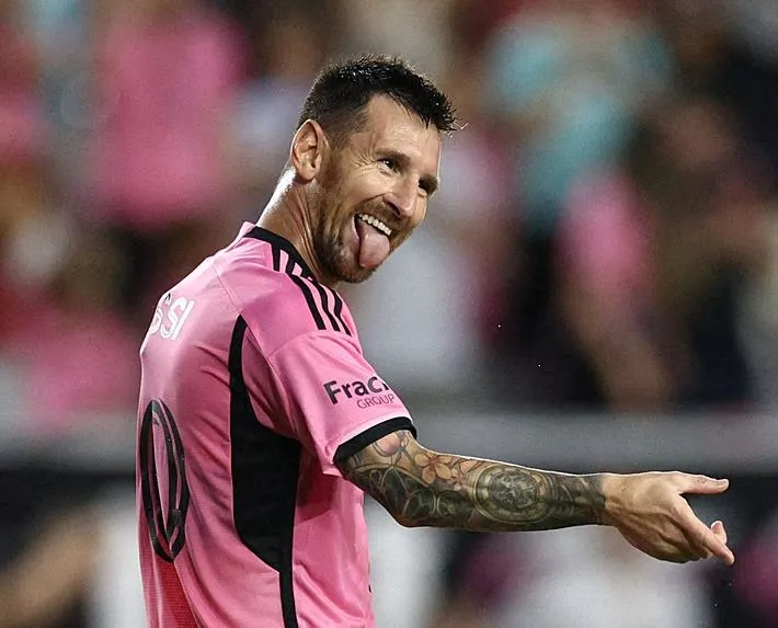 Messi’den hakeme küfür